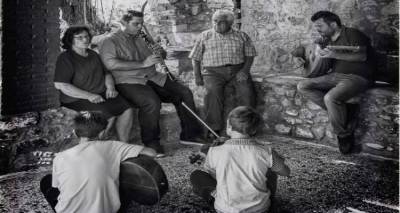 &Omicron;&iota; &mu;&omicron;&upsilon;&sigma;&iota;&kappa;&omicron;ί &xi;&alpha;&nu;ά &sigma;&tau;&alpha; &chi;&omega;&rho;&iota;ά &tau;&eta;&sigmaf; &Lambda;ή&mu;&nu;&omicron;&upsilon;