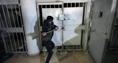 Mαρτυρίες-σοκ για κελιά «φέρετρα» στις φυλακές του Ασαντ -Αποκαλυπτικό βίντεο του SkyNews, μπήκε σε αυτά