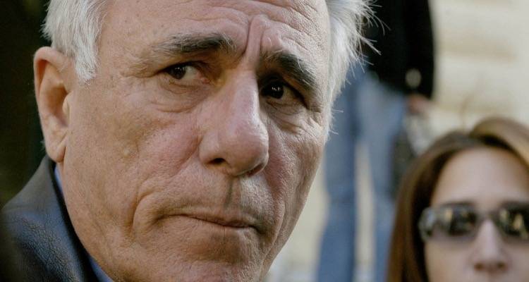 &Pi;έ&theta;&alpha;&nu;&epsilon; &omicron; &delta;&eta;&mu;&omicron;&sigma;&iota;&omicron;&gamma;&rho;ά&phi;&omicron;&sigmaf; &Sigma;&pi;ύ&rho;&omicron;&sigmaf; &Kappa;&alpha;&rho;&alpha;&tau;&zeta;&alpha;&phi;έ&rho;&eta;&sigmaf;