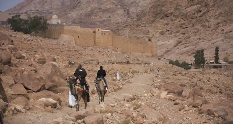 BBC για Ορος Σινά: Eνα από τα πιο ιερά μέρη του κόσμου μετατρέπεται σε πολυτελές resort | Τα σχέδια της Αιγύπτου και οι αντιδράσεις