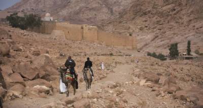 BBC για Ορος Σινά: Eνα από τα πιο ιερά μέρη του κόσμου μετατρέπεται σε πολυτελές resort | Τα σχέδια της Αιγύπτου και οι αντιδράσεις