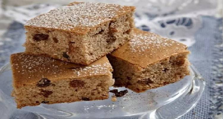 Κλασική φανουρόπιτα με σταφίδες