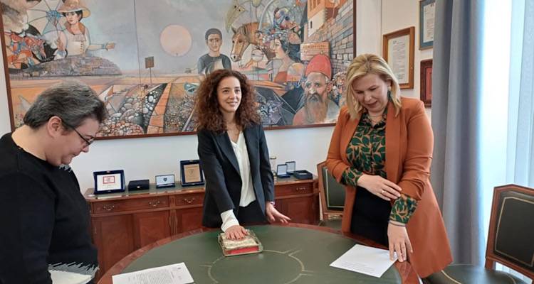 &Delta;ή&mu;&omicron;&sigmaf; &Lambda;ή&mu;&nu;&omicron;&upsilon;: &Omicron;&rho;&kappa;&omega;&mu;&omicron;&sigma;ί&alpha; &nu;έ&alpha;&sigmaf; &delta;&eta;&mu;&omicron;&tau;&iota;&kappa;ή&sigmaf; &upsilon;&pi;&alpha;&lambda;&lambda;ή&lambda;&omicron;&upsilon;