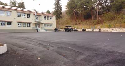 &Tau;&rho;&alpha;&gamma;&omega;&delta;ί&alpha; &sigma;&tau;&iota;&sigmaf; &Sigma;έ&rho;&rho;&epsilon;&sigmaf; &mu;&epsilon; έ&nu;&alpha; &nu;&epsilon;&kappa;&rho;ό &pi;&alpha;&iota;&delta;ί &alpha;&pi;ό έ&kappa;&rho;&eta;&xi;&eta; &sigma;&tau;&omicron; &lambda;&epsilon;&beta;&eta;&tau;&omicron;&sigma;&tau;ά&sigma;&iota;&omicron; &sigma;&chi;&omicron;&lambda;&epsilon;ί&omicron;&upsilon;