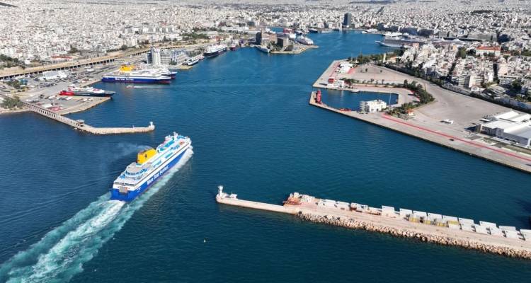 Σορός γυναίκας ανασύρθηκε από το Λιμενικό στο λιμάνι του Πειραιά - Φορούσε μαγιό