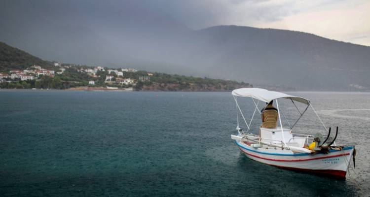 Καιρός: Βροχές και καταιγίδες στα δυτικά και τα βόρεια | Πτώση της θερμοκρασίας από Τετάρτη