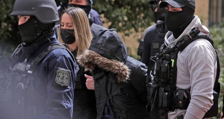 &Sigma;&tau;&eta;&nu; &alpha;&nu;&alpha;&kappa;&rho;ί&tau;&rho;&iota;&alpha; &eta; &Rho;&omicron;ύ&lambda;&alpha; &Pi;&iota;&sigma;&pi;&iota;&rho;ί&gamma;&kappa;&omicron;&upsilon; | &laquo;&Nu;&alpha; &pi;&epsilon;&theta;ά&nu;&epsilon;&iota;&sigmaf; &phi;ό&nu;&iota;&sigma;&sigma;&alpha;&raquo; &tau;&eta;&sigmaf; &phi;ώ&nu;&alpha;&zeta;&alpha;&nu; &sigma;&tau;&alpha; &delta;&iota;&kappa;&alpha;&sigma;&tau;ή&rho;&iota;&alpha;