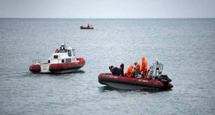 &Beta;&rho;έ&theta;&eta;&kappa;&epsilon; έ&nu;&alpha; &alpha;&pi;ό &tau;&alpha; &mu;&alpha;ύ&rho;&alpha; &kappa;&omicron;&upsilon;&tau;&iota;ά &tau;&omicron;&upsilon; &mu;&omicron;&iota;&rho;&alpha;ί&omicron;&upsilon; &Tau;&omicron;&upsilon;&pi;ό&lambda;&epsilon;&phi;