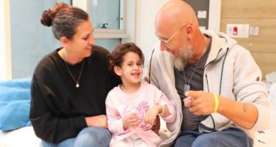 Ισραήλ: Στην αγκαλιά των συγγενών της η 4χρονη που οι γονείς της δολοφονήθηκαν από τη Χαμάς