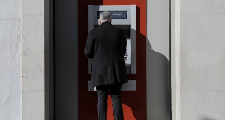 &Epsilon;&pi;ί&delta;&omicron;&mu;&alpha; 800 &epsilon;&upsilon;&rho;ώ: &Sigma;ή&mu;&epsilon;&rho;&alpha; &eta; &pi;&rho;ώ&tau;&eta; &phi;ά&sigma;&eta; &kappa;&alpha;&tau;&alpha;&beta;&omicron;&lambda;ή&sigmaf; &sigma;&tau;&omicron;&upsilon;&sigmaf; &epsilon;&rho;&gamma;&alpha;&zeta;ό&mu;&epsilon;&nu;&omicron;&upsilon;&sigmaf;