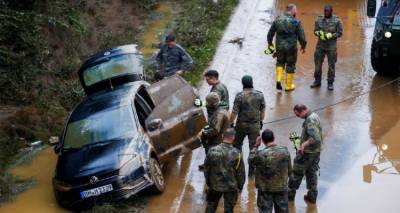 &Epsilon;&theta;&nu;&iota;&kappa;ή &tau;&rho;&alpha;&gamma;&omega;&delta;ί&alpha; &sigma;&tau;&eta; &Gamma;&epsilon;&rho;&mu;&alpha;&nu;ί&alpha;: &Sigma;&tau;&omicron;&upsilon;&sigmaf; 183 &omicron;&iota; &nu;&epsilon;&kappa;&rho;&omicron;ί &alpha;&pi;ό &tau;&iota;&sigmaf; &phi;&omicron;&nu;&iota;&kappa;έ&sigmaf; &pi;&lambda;&eta;&mu;&mu;ύ&rho;&epsilon;&sigmaf;
