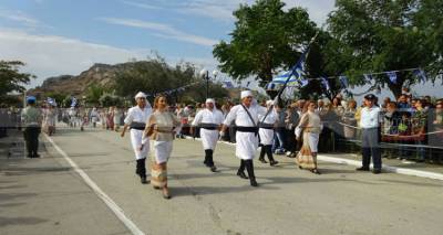 &Mu;&epsilon; &lambda;&alpha;&mu;&pi;&rho;ό&tau;&eta;&tau;&alpha; &gamma;&iota;&omicron;&rho;&tau;ά&sigma;&tau;&eta;&kappa;&epsilon; &kappa;&alpha;&iota; &phi;έ&tau;&omicron;&sigmaf; &eta; &alpha;&pi;&epsilon;&lambda;&epsilon;&upsilon;&theta;έ&rho;&omega;&sigma;&eta; &tau;&eta;&sigmaf; &Lambda;ή&mu;&nu;&omicron;&upsilon; (mp3+photos)