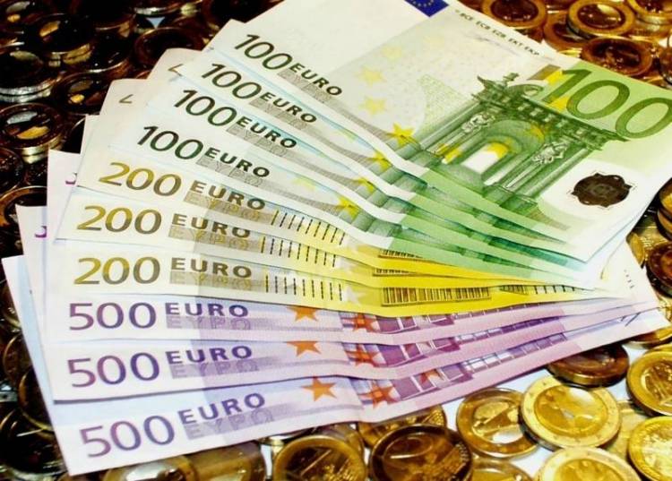 &Kappa;&alpha;&rho;&alpha;&sigma;&mu;ά&nu;&eta;&sigmaf;: &Delta;&epsilon;&sigma;&mu;&epsilon;ύ&omicron;&nu;&tau;&alpha;&iota; 240 &epsilon;&kappa;&alpha;&tau;. &epsilon;&upsilon;&rho;ώ &gamma;&iota;&alpha; &tau;&omicron;&upsilon;&sigmaf; &nu;έ&omicron;&upsilon;&sigmaf; &alpha;&gamma;&rho;ό&tau;&epsilon;&sigmaf;