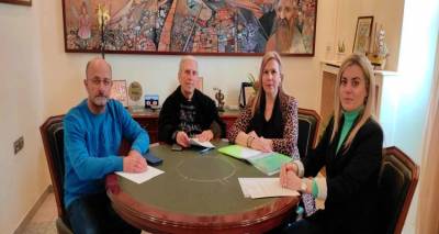 &Sigma;&tau;&eta; &Delta;ή&mu;&alpha;&rho;&chi;&omicron; &Lambda;ή&mu;&nu;&omicron;&upsilon; &omicron; &Pi;&rho;ό&epsilon;&delta;&rho;&omicron; &kappa;&alpha;&iota; &mu;έ&lambda;&eta; &Delta;&Sigma; &tau;&omicron;&upsilon; &kappa;έ&nu;&tau;&rho;&omicron;&upsilon; &pi;&rho;ό&lambda;&eta;&psi;&eta;&sigmaf; "&Pi;&omicron;&lambda;&iota;ό&chi;&nu;&eta;"