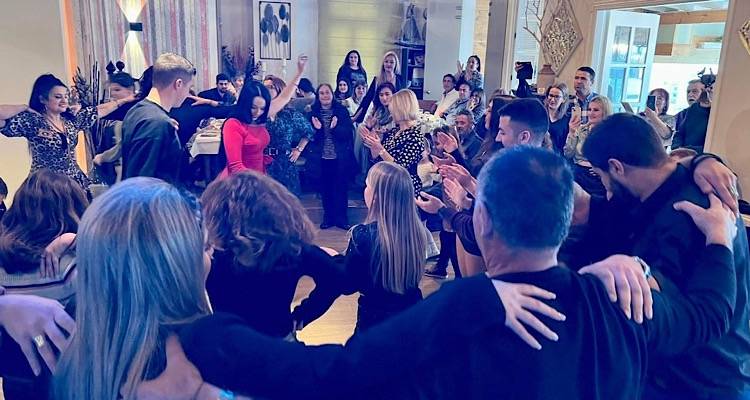 «Το ‘καψαν» στην κοπή της πρωτοχρονιάτικης πίτας του ΧΟΛ «Ο Ήφαιστος» (photos)