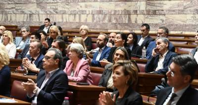 &Pi;έ&rho;&alpha;&sigma;&epsilon; &eta; &pi;&rho;ό&tau;&alpha;&sigma;&eta; &Kappa;&alpha;&sigma;&sigma;&epsilon;&lambda;ά&kappa;&eta; &gamma;&iota;&alpha; &sigma;&upsilon;&nu;έ&delta;&rho;&iota;&omicron; 23-25 &Phi;&epsilon;&beta;&rho;&omicron;&upsilon;&alpha;&rho;ί&omicron;&upsilon; -&Epsilon;&nu;&tau;ά&sigma;&epsilon;&iota;&sigmaf;, &kappa;&alpha;&beta;&gamma;ά&delta;&epsilon;&sigmaf; &kappa;&alpha;&iota; &omicron; &pi;&lambda;&eta;&theta;&upsilon;&nu;&tau;&iota;&kappa;ό&sigmaf; &tau;&eta;&sigmaf; &Alpha;&chi;&tau;&sigma;&iota;ό&gamma;&lambda;&omicron;&upsilon;