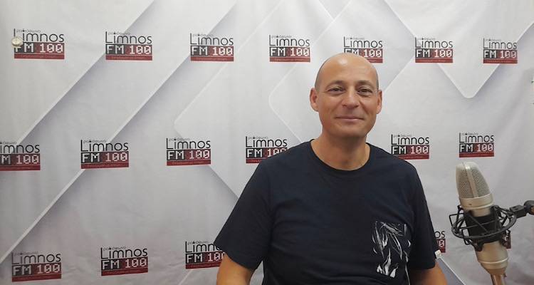 &Pi;&alpha;&nu;&alpha;&gamma;&iota;ώ&tau;&eta;&sigmaf; &Mu;&omicron;&upsilon;&sigma;&tau;ά&kappa;&alpha;&sigmaf;: &laquo;&Eta; &pi;&omicron;&lambda;&iota;&tau;&iota;&kappa;ή &alpha;&pi;&alpha;&iota;&tau;&epsilon;ί &sigma;&upsilon;&nu;&epsilon;&rho;&gamma;&alpha;&sigma;ί&epsilon;&sigmaf; &kappa;&iota; ό&chi;&iota; &nu;&alpha; &beta;ά&zeta;&epsilon;&iota;&sigmaf; &tau;&omicron;&nu; &epsilon;&gamma;&omega;&iota;&sigma;&mu;ό &sigma;&omicron;&upsilon; &pi;ά&nu;&omega; &alpha;&pi;ό ό&lambda;&alpha;&raquo;