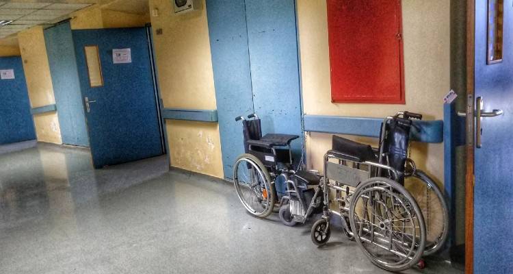 &Mu;&alpha;&kappa;ά&beta;&rho;&iota;&omicron; &lambda;ά&theta;&omicron;&sigmaf; &sigma;&tau;&omicron; &nu;&omicron;&sigma;&omicron;&kappa;&omicron;&mu;&epsilon;ί&omicron; &Pi;&tau;&omicron;&lambda;&epsilon;&mu;&alpha;ΐ&delta;&alpha;&sigmaf;: &Epsilon;&delta;&omega;&sigma;&alpha;&nu; &sigma;&epsilon; &omicron;&iota;&kappa;&omicron;&gamma;έ&nu;&epsilon;&iota;&alpha; &nu;&alpha; &theta;ά&psi;&epsilon;&iota; ά&lambda;&lambda;&omicron; &nu;&epsilon;&kappa;&rho;ό &kappa;&alpha;&iota; ό&chi;&iota; &tau;&omicron;&nu; &sigma;&upsilon;&gamma;&gamma;&epsilon;&nu;ή &tau;&omicron;&upsilon;&sigmaf;