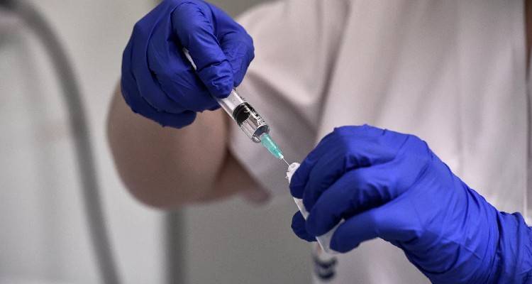 Από ποιους θα αρχίσει ο υποχρεωτικός εμβολιασμός -Τα μπόνους για τους εμβολιασμένους