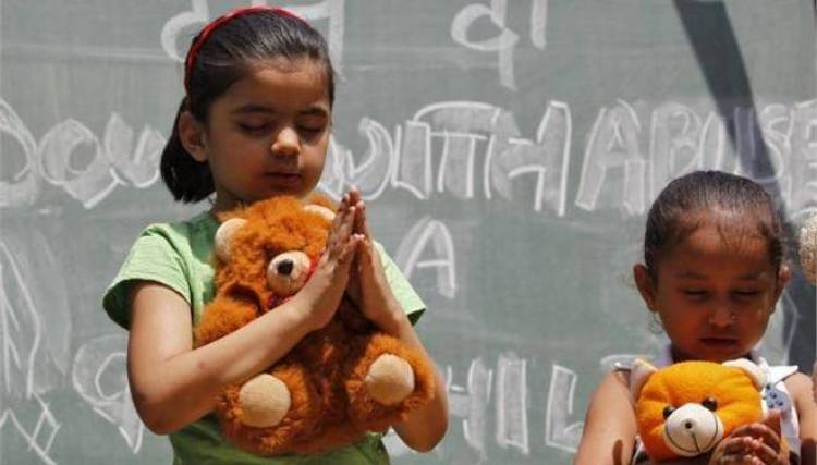 Ινδός συνελήφθη αφού πούλησε τον εγγονό του στο facebook