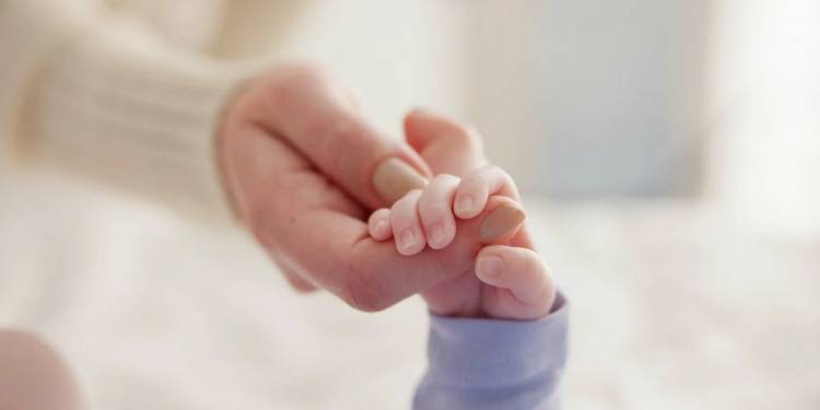 Έμεινε έγκυος από δωρητή σπέρματος που γνώρισε στο Facebook -«Με οδήγησαν στο υπόγειο...»