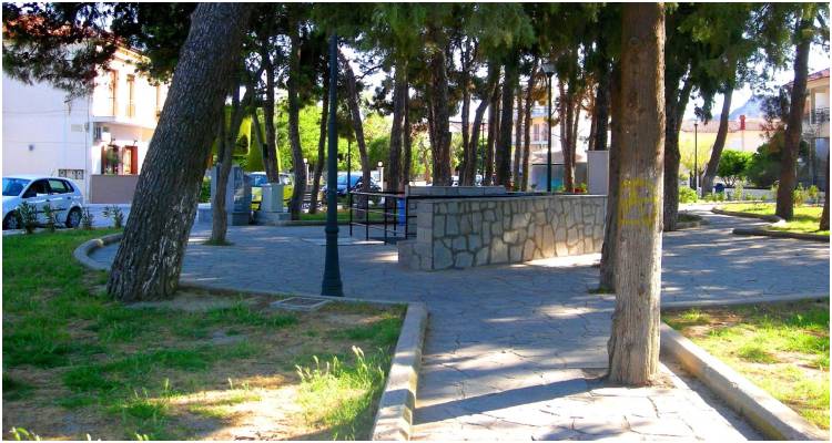 &Kappa;&lambda;&epsilon;ί&nu;&epsilon;&iota; &delta;&rho;ό&mu;&omicron;&sigmaf; &sigma;&tau;&omicron; &Alpha;&nu;&delta;&rho;ώ&nu;&iota;