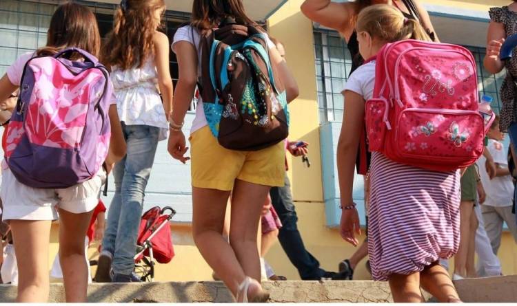 &Epsilon;&pi;&iota;&tau;έ&lambda;&omicron;&upsilon;&sigmaf;: &Alpha;&pi;&omicron;&pi;&lambda;&eta;&rho;&omega;&mu;ή &omicron;&phi;&epsilon;&iota;&lambda;ώ&nu; &gamma;&iota;&alpha; &tau;&eta; &mu;&epsilon;&tau;&alpha;&phi;&omicron;&rho;ά &tau;&omega;&nu; &mu;&alpha;&theta;&eta;&tau;ώ&nu;