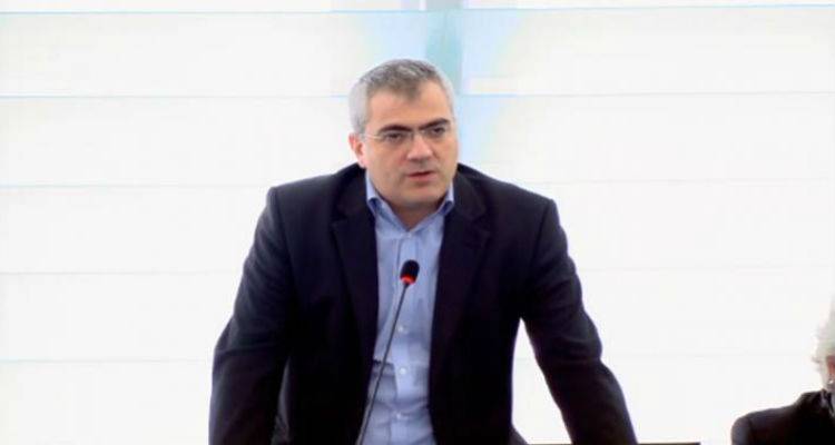 &Sigma;&tau;&omicron;&nu; &Kappa;ά&sigma;&pi;&alpha;&kappa;&alpha; &gamma;&iota;&alpha; &omicron;&mu;&iota;&lambda;ί&alpha; &omicron; &Epsilon;&upsilon;&rho;&omega;&beta;&omicron;&upsilon;&lambda;&epsilon;&upsilon;&tau;ή&sigmaf; &tau;&omicron;&upsilon; &Kappa;&Kappa;&Epsilon; &Kappa;ώ&sigma;&tau;&alpha;&sigmaf; &Pi;&alpha;&pi;&alpha;&delta;ά&kappa;&eta;&sigmaf;