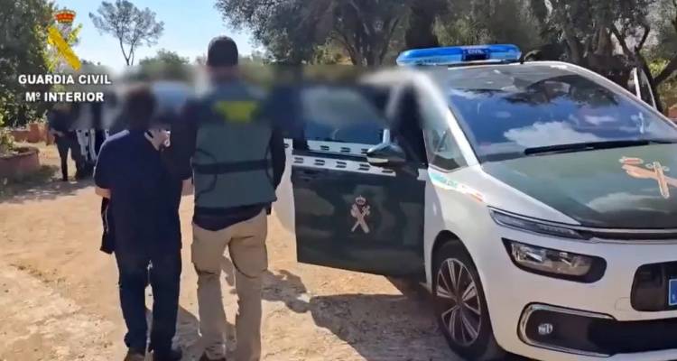 Σοκ στη Μαγιόρκα -49χρονος κρατούσε 12χρονη ως σκλάβα του σεξ επί 5 χρόνια σε μια τρύπα κάτω από το γραφείο του