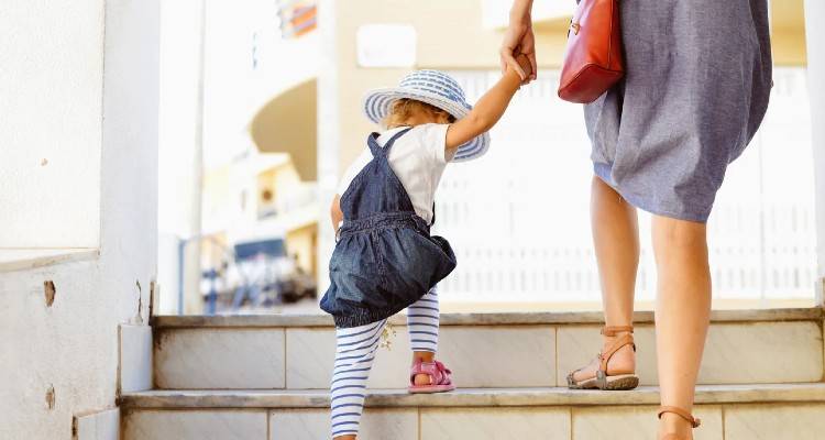 &Upsilon;&pi;&omicron;&upsilon;&rho;&gamma;&epsilon;ί&omicron; &Epsilon;&rho;&gamma;&alpha;&sigma;ί&alpha;&sigmaf;: &Epsilon;&rho;&chi;&omicron;&nu;&tau;&alpha;&iota; &omicron;&iota; &laquo;&nu;&tau;&alpha;&nu;&tau;ά&delta;&epsilon;&sigmaf; &tau;&eta;&sigmaf; &gamma;&epsilon;&iota;&tau;&omicron;&nu;&iota;ά&sigmaf;&raquo; -&Pi;&omicron;&iota;&omicron;&iota; &delta;&iota;&kappa;&alpha;&iota;&omicron;ύ&nu;&tau;&alpha;&iota; &omicron;&iota;&kappa;&omicron;&nu;&omicron;&mu;&iota;&kappa;ή &epsilon;&nu;ί&sigma;&chi;&upsilon;&sigma;&eta;, &omicron;&iota; &pi;&rho;&omicron;&delta;&iota;&alpha;&gamma;&rho;&alpha;&phi;έ&sigmaf; &gamma;&iota;&alpha; &tau;&omicron;&upsilon;&sigmaf; &epsilon;&pi;&iota;&mu;&epsilon;&lambda;&eta;&tau;έ&sigmaf;