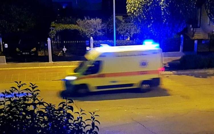 Έ&nu;&alpha; &omicron;&phi;&epsilon;&iota;&lambda;ό&mu;&epsilon;&nu;&omicron; &laquo;&mu;&pi;&rho;ά&beta;&omicron;&raquo; &kappa;&iota; έ&nu;&alpha; &laquo;&epsilon;&upsilon;&chi;&alpha;&rho;&iota;&sigma;&tau;ώ&raquo;.