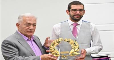 &Sigma;&tau;&omicron;&nu; Ά&gamma;&iota;&omicron; &Epsilon;&upsilon;&sigma;&tau;&rho;ά&tau;&iota;&omicron; &alpha;&nu;&tau;&iota;&pi;&rho;&omicron;&sigma;&omega;&pi;&epsilon;ί&alpha; &tau;&eta;&sigmaf; &Kappa;&Epsilon;&Delta;&Epsilon;