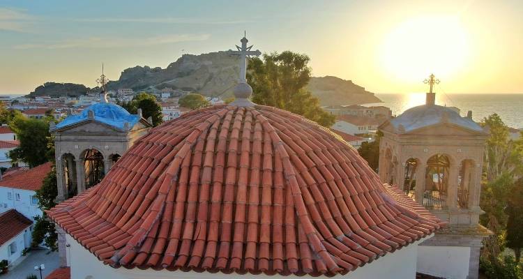 &Mu;ύ&rho;&iota;&nu;&alpha;: &Kappa;&lambda;&epsilon;&iota;&sigma;&tau;ό&sigmaf; &gamma;&iota;&alpha; 3 ώ&rho;&epsilon;&sigmaf; &omicron; &delta;&rho;ό&mu;&omicron;&sigmaf; &mu;&pi;&rho;&omicron;&sigma;&tau;ά &alpha;&pi;ό &tau;&eta;&nu; &Alpha;&gamma;ί&alpha; &Tau;&rho;&iota;ά&delta;&alpha;