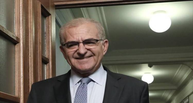 O &Alpha;&nu;&tau;. &Delta;&iota;&alpha;&mu;&alpha;&tau;ά&rho;&eta;&sigmaf; &pi;&rho;&omicron;&sigma;&kappa;ά&lambda;&epsilon;&sigma;&epsilon; &tau;&omicron;&nu; &Tau;&zeta;. &Pi;ά&iota;&alpha;&tau; &sigma;&tau;&eta; &Lambda;ή&mu;&nu;&omicron;