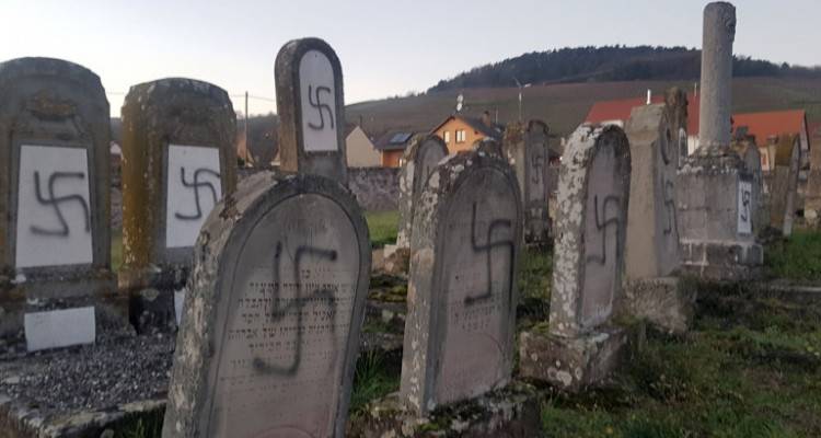 &Gamma;&alpha;&lambda;&lambda;ί&alpha;: &Beta;&epsilon;&beta;ή&lambda;&omega;&sigma;&alpha;&nu; &kappa;&omicron;&iota;&mu;&eta;&tau;ή&rho;&iota;&omicron;, έ&phi;&tau;&iota;&alpha;&xi;&alpha;&nu; &alpha;&gamma;&kappa;&upsilon;&lambda;&omega;&tau;&omicron;ύ&sigmaf; &sigma;&tau;&alpha;&upsilon;&rho;&omicron;ύ&sigmaf; &sigma;&tau;&iota;&sigmaf; &epsilon;&pi;&iota;&tau;ύ&mu;&beta;&iota;&epsilon;&sigmaf; &pi;&lambda;ά&kappa;&epsilon;&sigmaf; [&epsilon;&iota;&kappa;ό&nu;&alpha;]