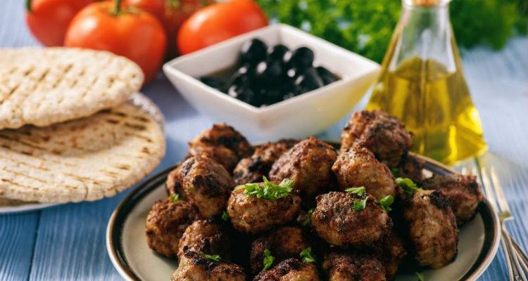 Αυτή είναι η καλύτερη συνταγή για νησιώτικα κεφτεδάκια