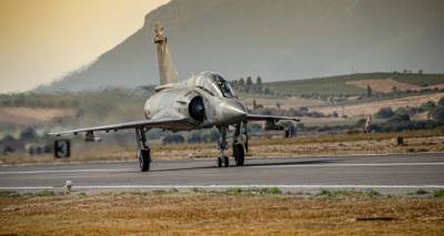 &Tau;&alpha;&nu;ά&gamma;&rho;&alpha;: &Pi;&omicron;&iota;&alpha; &epsilon;ί&nu;&alpha;&iota; &eta; &gamma;&upsilon;&nu;&alpha;ί&kappa;&alpha; &pi;&iota;&lambda;ό&tau;&omicron;&sigmaf;, &phi;ό&beta;&omicron;&sigmaf; &kappa;&alpha;&iota; &tau;&rho;ό&mu;&omicron;&sigmaf; &tau;&omega;&nu; &Tau;&omicron;ύ&rho;&kappa;&omega;&nu;, &pi;&omicron;&upsilon; &epsilon;&gamma;&kappa;&alpha;&tau;έ&lambda;&epsilon;&iota;&psi;&epsilon; &tau;&omicron; Mirage 2000-5