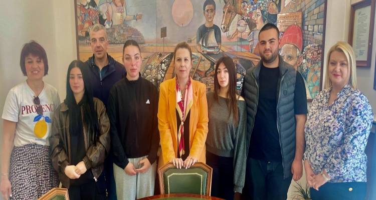 &Omicron;&iota; &mu;&alpha;&theta;&eta;&tau;έ&sigmaf; &tau;&omicron;&upsilon; &Epsilon;&Pi;&Alpha;&Lambda; &Mu;ύ&rho;&iota;&nu;&alpha;&sigmaf; &sigma;&epsilon; &rho;ό&lambda;&omicron; &delta;&eta;&mu;&omicron;&sigma;&iota;&omicron;&gamma;&rho;ά&phi;&omega;&nu; | &Sigma;&upsilon;&nu;έ&nu;&tau;&epsilon;&upsilon;&xi;&eta; &mu;&epsilon; &tau;&eta; &Delta;ή&mu;&alpha;&rho;&chi;&omicron; &Lambda;ή&mu;&nu;&omicron;&upsilon; &sigma;&tau;&omicron; &pi;&lambda;&alpha;ί&sigma;&iota;&omicron; &epsilon;&upsilon;&rho;&omega;&pi;&alpha;ϊ&kappa;&omicron;ύ &pi;&rho;&omicron;&gamma;&rho;ά&mu;&mu;&alpha;&tau;&omicron;&sigmaf;