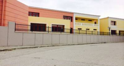 &Mu;&epsilon; &tau;&epsilon;&rho;ά&sigma;&tau;&iota;&alpha; &kappa;&epsilon;&nu;ά &alpha;ύ&rho;&iota;&omicron; &omicron; &alpha;&gamma;&iota;&alpha;&sigma;&mu;ό&sigmaf; &sigma;&tau;&alpha; &sigma;&chi;&omicron;&lambda;&epsilon;ί&alpha; &tau;&omicron;&upsilon; &Nu;&omicron;&mu;&omicron;ύ &Lambda;έ&sigma;&beta;&omicron;&upsilon; | &Sigma;&epsilon; &kappa;&alpha;&lambda;ύ&tau;&epsilon;&rho;&eta; &theta;έ&sigma;&eta; &eta; &Lambda;ή&mu;&nu;&omicron;&sigmaf;