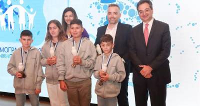 &Omicron;&mu;ά&delta;&alpha; &Rho;&omicron;&mu;&pi;&omicron;&tau;&iota;&kappa;ή&sigmaf; &Lambda;ή&mu;&nu;&omicron;&upsilon;: &Beta;&rho;ά&beta;&epsilon;&upsilon;&sigma;&eta; &kappa;&alpha;&iota; &epsilon;ύ&sigma;&eta;&mu;&alpha; &alpha;&pi;ό &tau;&eta;&nu; &Upsilon;&pi;&omicron;&upsilon;&rho;&gamma;ό &Kappa;&omicron;&iota;&nu;&omega;&nu;&iota;&kappa;ή&sigmaf; &Sigma;&upsilon;&nu;&omicron;&chi;ή&sigmaf; &Sigma;. &Zeta;&alpha;&chi;&alpha;&rho;ά&kappa;&eta;