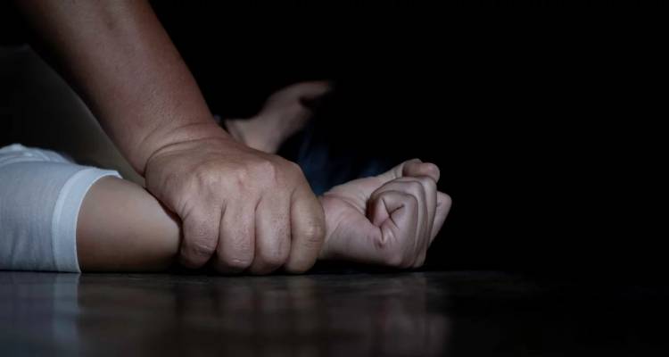 Μεσολόγγι: 19χρονη κατήγγειλε τον πατριό της για απόπειρα βιασμού της ανήλικης αδελφής της