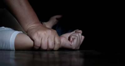 &Mu;&epsilon;&sigma;&omicron;&lambda;ό&gamma;&gamma;&iota;: 19&chi;&rho;&omicron;&nu;&eta; &kappa;&alpha;&tau;ή&gamma;&gamma;&epsilon;&iota;&lambda;&epsilon; &tau;&omicron;&nu; &pi;&alpha;&tau;&rho;&iota;ό &tau;&eta;&sigmaf; &gamma;&iota;&alpha; &alpha;&pi;ό&pi;&epsilon;&iota;&rho;&alpha; &beta;&iota;&alpha;&sigma;&mu;&omicron;ύ &tau;&eta;&sigmaf; &alpha;&nu;ή&lambda;&iota;&kappa;&eta;&sigmaf; &alpha;&delta;&epsilon;&lambda;&phi;ή&sigmaf; &tau;&eta;&sigmaf;