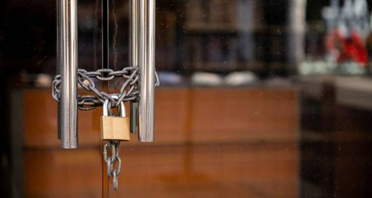 Ιταλία: Οι «Ρομπέν των Δασών» αφαιρούν λουκέτα από διαμερίσματα βραχυχρόνιας μίσθωσης -Γιατί το κάνουν