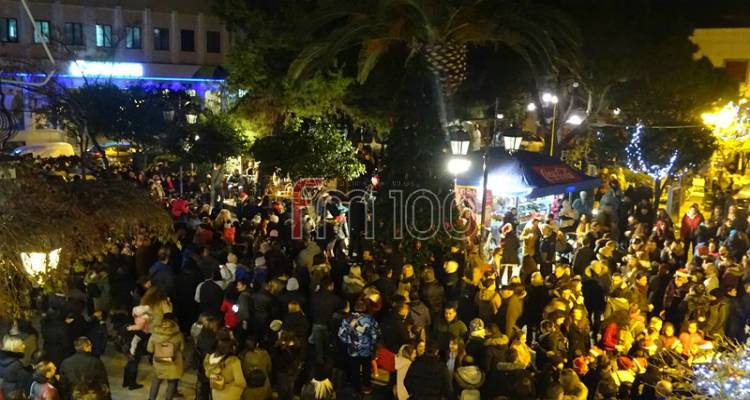 &Lambda;ή&mu;&nu;&omicron;&sigmaf;: &Mu;&epsilon; &pi;&upsilon;&rho;&omicron;&tau;&epsilon;&chi;&nu;ή&mu;&alpha;&tau;&alpha; &kappa;&alpha;&iota; &mu;&epsilon;&lambda;&omega;&delta;ί&epsilon;&sigmaf; &eta; &phi;&omega;&tau;&alpha;&gamma;ώ&gamma;&eta;&sigma;&eta; &tau;&omicron;&upsilon; &chi;&rho;&iota;&sigma;&tau;&omicron;&upsilon;&gamma;&epsilon;&nu;&nu;&iota;ά&tau;&iota;&kappa;&omicron;&upsilon; &delta;έ&nu;&tau;&rho;&omicron;&upsilon; &sigma;&tau;&eta; &Mu;ύ&rho;&iota;&nu;&alpha; (photos &amp; video)