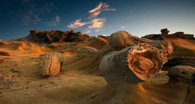 &Lambda;ή&mu;&nu;&omicron;&sigmaf;: &Tau;&omicron; &nu;&eta;&sigma;ί &tau;&omicron;&upsilon; &Beta;. &Alpha;&iota;&gamma;&alpha;ί&omicron;&upsilon; &mu;&epsilon; &tau;&iota;&sigmaf; &chi;&rho;&upsilon;&sigma;&alpha;&phi;έ&nu;&iota;&epsilon;&sigmaf; &pi;&alpha;&rho;&alpha;&lambda;ί&epsilon;&sigmaf; &kappa;&alpha;&iota; &tau;&omicron; &theta;&alpha;&upsilon;&mu;&alpha;&tau;&omicron;&upsilon;&rho;&gamma;ό &eta;&phi;&alpha;&iota;&sigma;&tau;&epsilon;&iota;&omicron;&gamma;&epsilon;&nu;έ&sigmaf; &chi;ώ&mu;&alpha;
