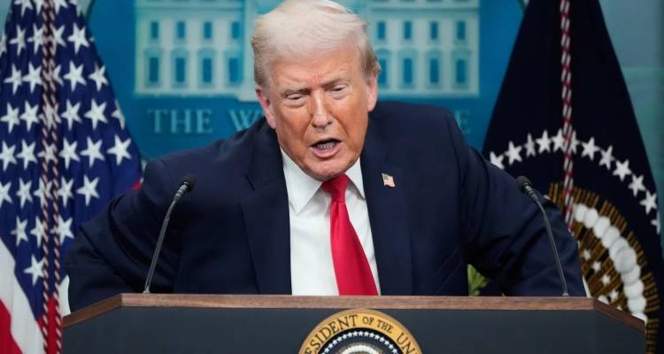 &Alpha;&nu;ά&lambda;&upsilon;&sigma;&eta; BBC: &Omicron; &Tau;&rho;&alpha;&mu;&pi; &kappa;&lambda;&omicron;&nu;ί&zeta;&epsilon;&iota; &tau;&eta;&nu; &pi;&alpha;&gamma;&kappa;ό&sigma;&mu;&iota;&alpha; &tau;ά&xi;&eta; &pi;&epsilon;&rho;&iota;&sigma;&sigma;ό&tau;&epsilon;&rho;&omicron; &alpha;&pi;ό &omicron;&pi;&omicron;&iota;&omicron;&nu;&delta;ή&pi;&omicron;&tau;&epsilon; &pi;&rho;ό&epsilon;&delta;&rho;&omicron; &mu;&epsilon;&tau;ά &tau;&omicron;&nu; &Beta;&rsquo; &Pi;&alpha;&gamma;&kappa;ό&sigma;&mu;&iota;&omicron; &Pi;ό&lambda;&epsilon;&mu;&omicron;