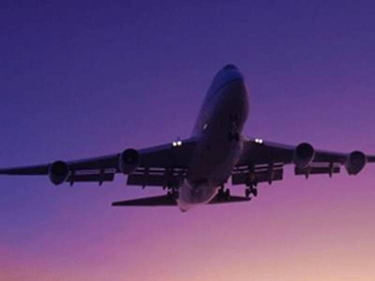 &Mu;&epsilon; &laquo;&alpha;&epsilon;&rho;&omicron;&pi;&lambda;ά&nu;&alpha; &kappa;&alpha;&iota; &beta;&alpha;&pi;ό&rho;&iota;&alpha;&raquo; &sigma;&tau;&eta; &Lambda;ή&mu;&nu;&omicron;!