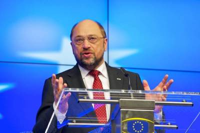 Σουλτς: Ο Σαμαράς κρύβεται πίσω από την τρόικα