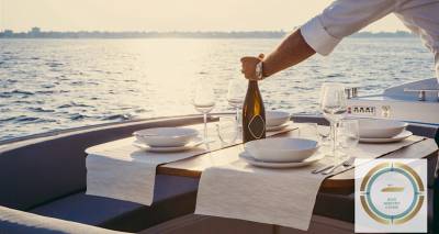 &Mu;&iota;&kappa;&rho;ή &alpha;&gamma;&gamma;&epsilon;&lambda;ί&alpha;: &Eta; &epsilon;&tau;&alpha;&iota;&rho;&epsilon;ί&alpha; &delta;&iota;&omicron;&rho;&gamma;ά&nu;&omega;&sigma;&eta;&sigmaf;  &theta;&alpha;&lambda;ά&sigma;&sigma;&iota;&omega;&nu;  &epsilon;&kappa;&delta;&rho;&omicron;&mu;ώ&nu;  Blue Serenity Cruise &alpha;&nu;&alpha;&zeta;&eta;&tau;ά &pi;&rho;&omicron;&sigma;&omega;&pi;&iota;&kappa;ό