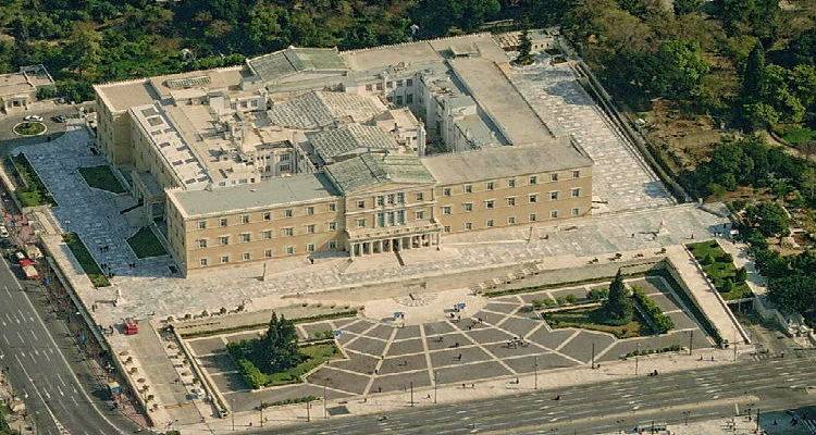 «Όταν κάνουν Εξαγγελίες οι  πολιτικοί αρχηγοί… ο Θεός   γελά»